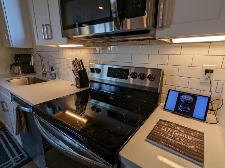 Location Location - Capri Condo 212 Traverse City Esterno foto