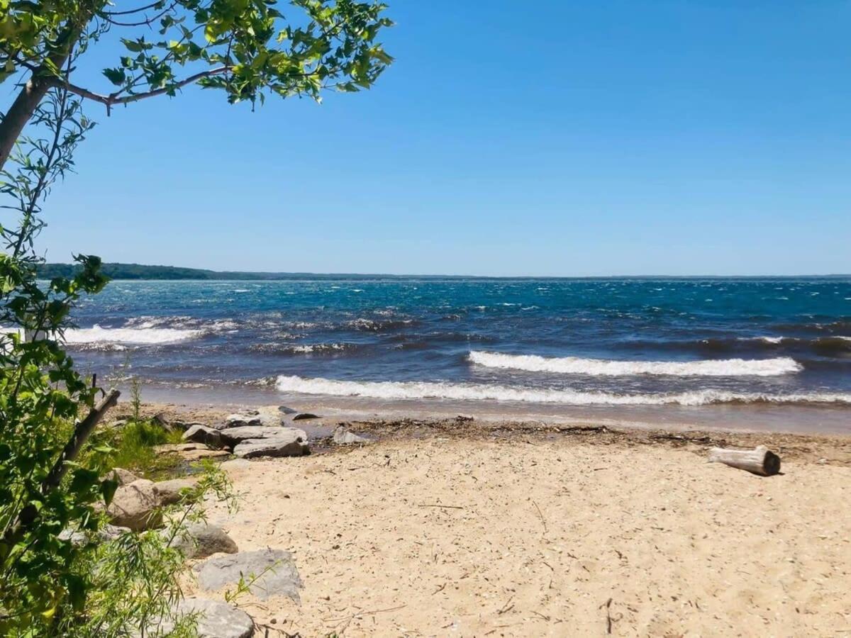 Location Location - Capri Condo 212 Traverse City Esterno foto